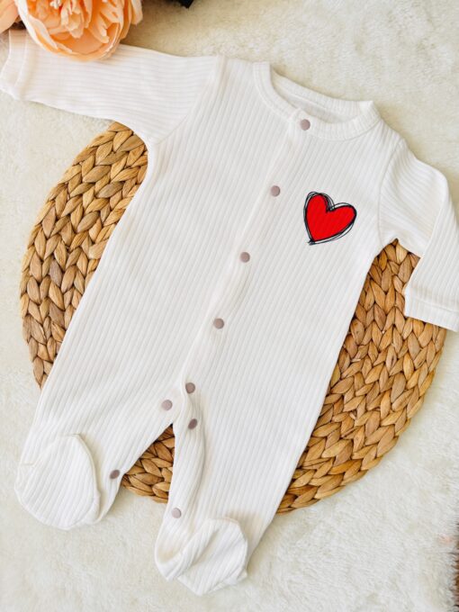 Grenouillère layette fille motif coeur