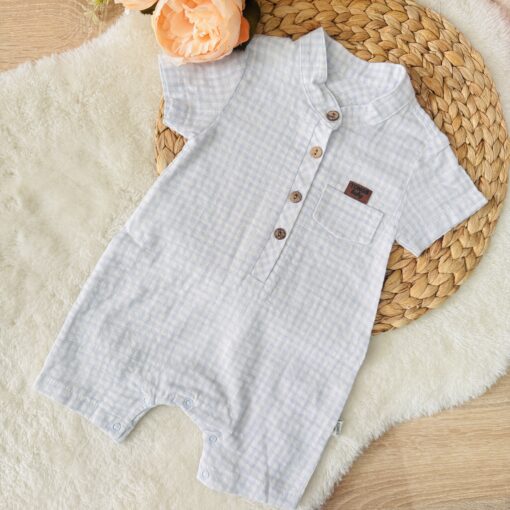 Salopette bébé chic : Un look décontracté et élégant pour les tout-petits.