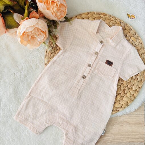 Salopette bébé chic : Un look décontracté et élégant pour les tout-petits.