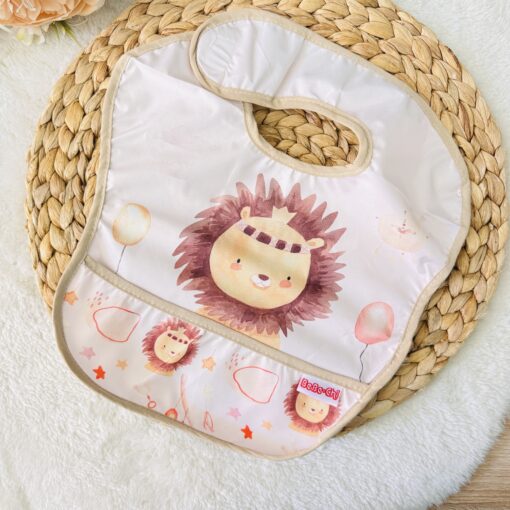 Bavoir bébé ludique Lion avec poche imperméable